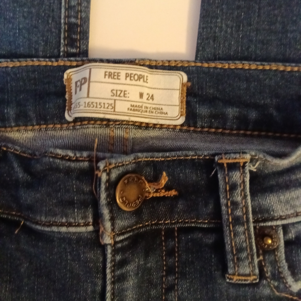 Free People Distressed Jeans Size 24 - Picture 6 of 10